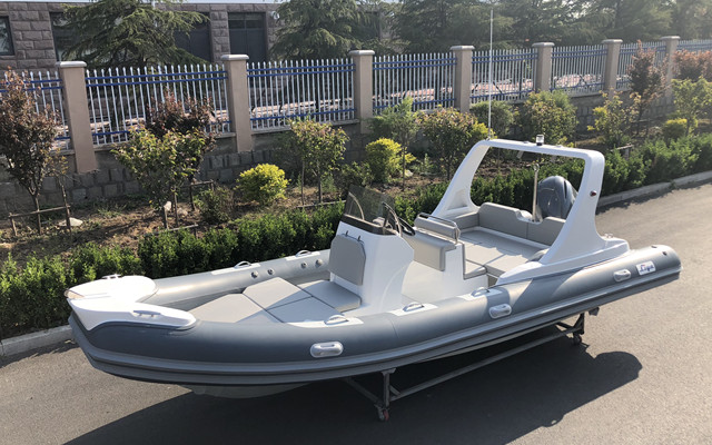 22pieds Bateau pneumatique semi-rigide